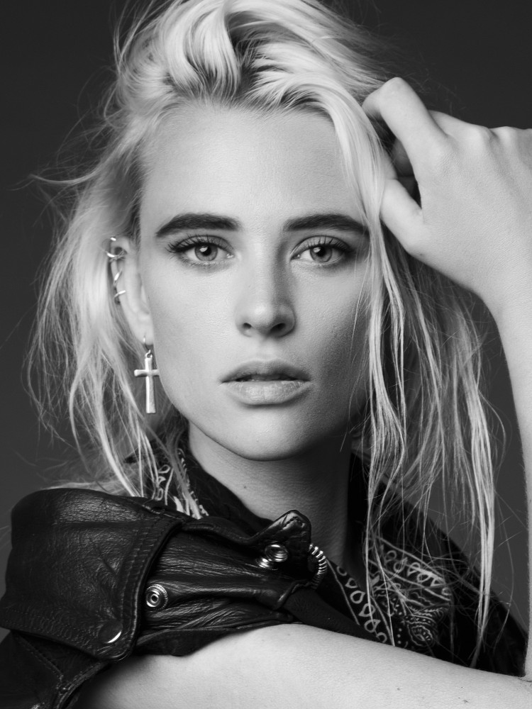 actor Milou Van Groesen large photo