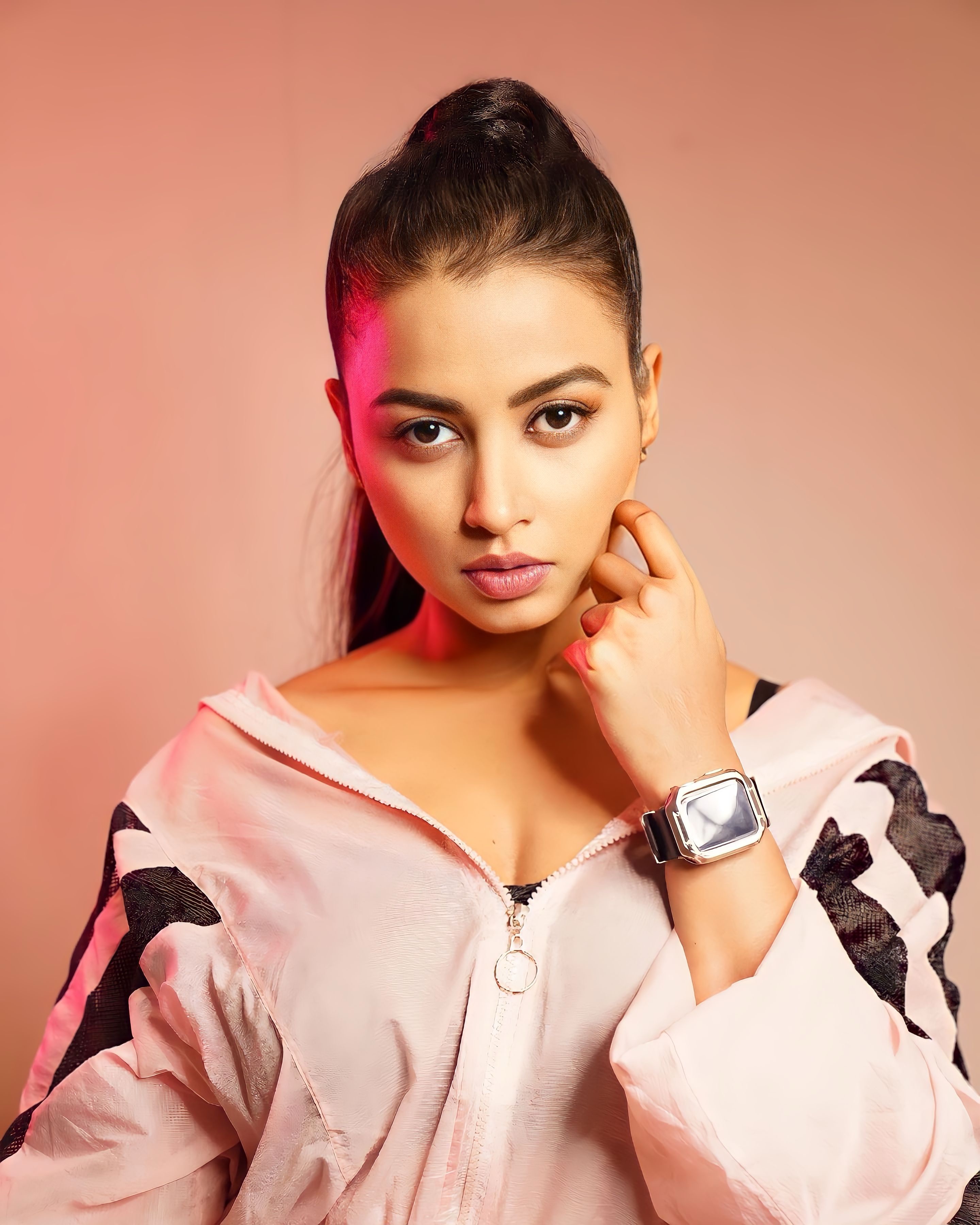 actor Reecha Sinha large photo