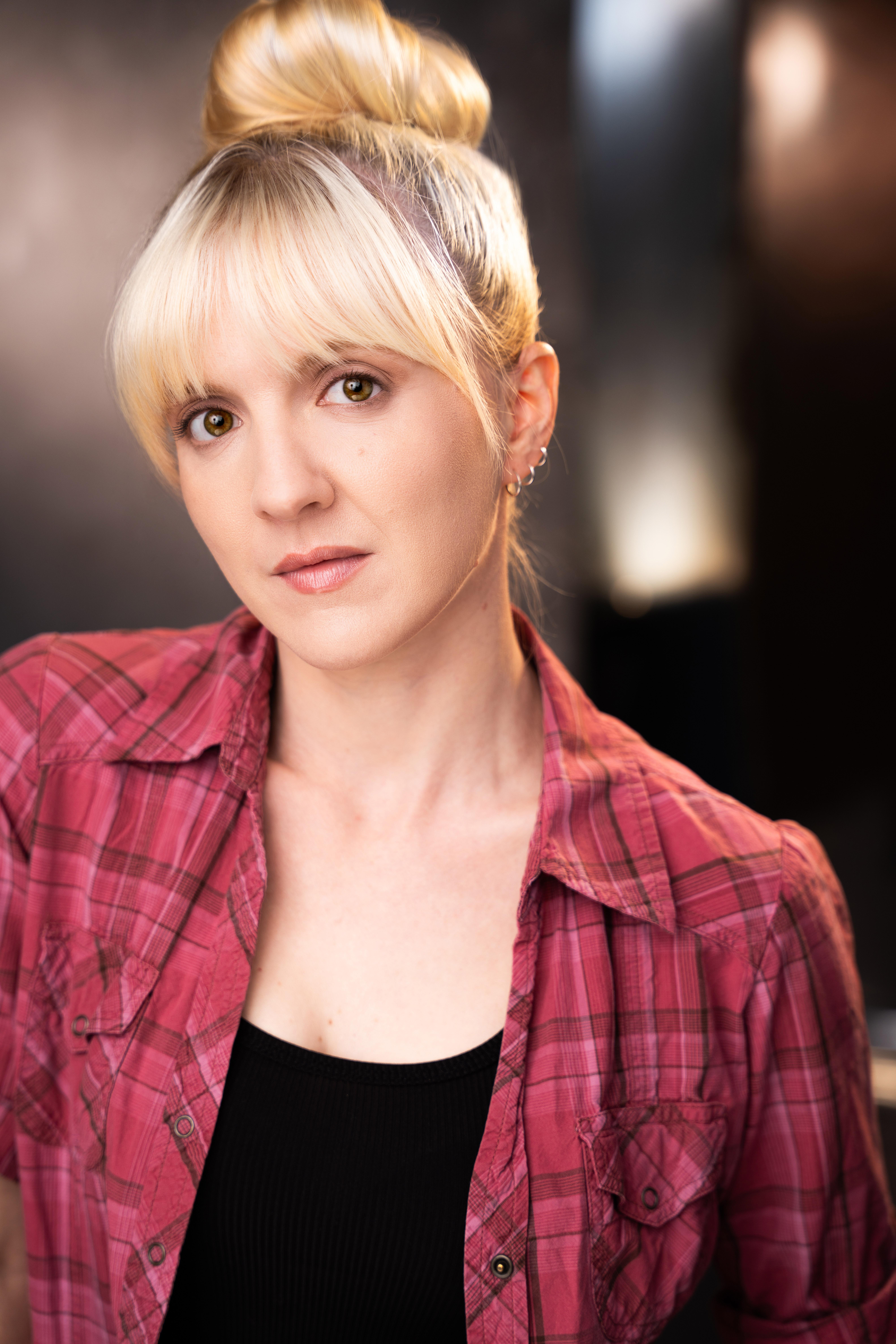 actor Aylia Colwell large photo