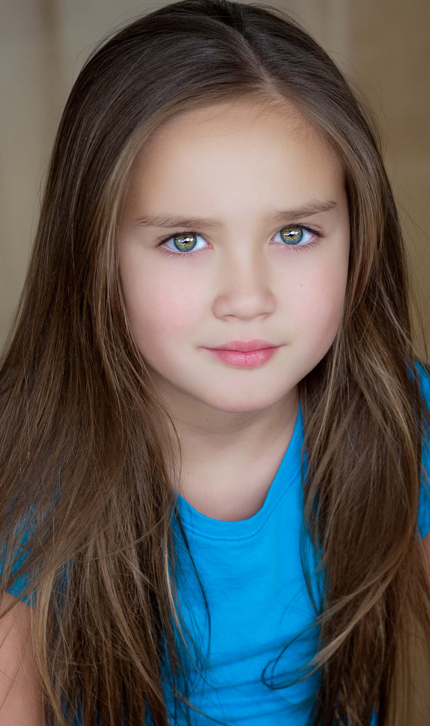 actor Hannah Johnson large photo