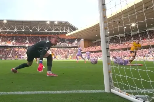 [Highlights] Did happiness come too suddenly? Larsen easily gets past the defender, shot hits the post