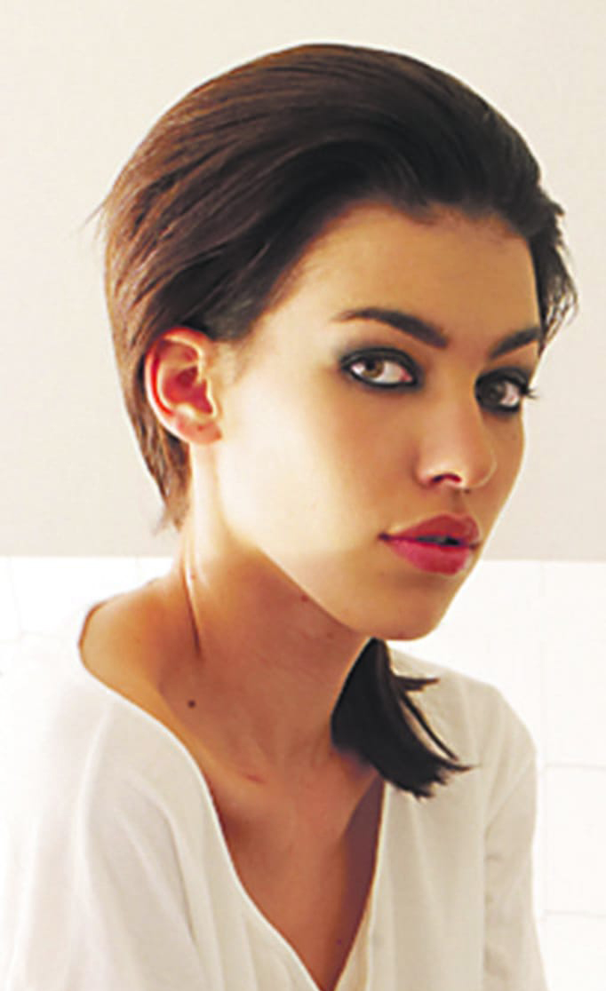 actor Alina Süggeler large photo