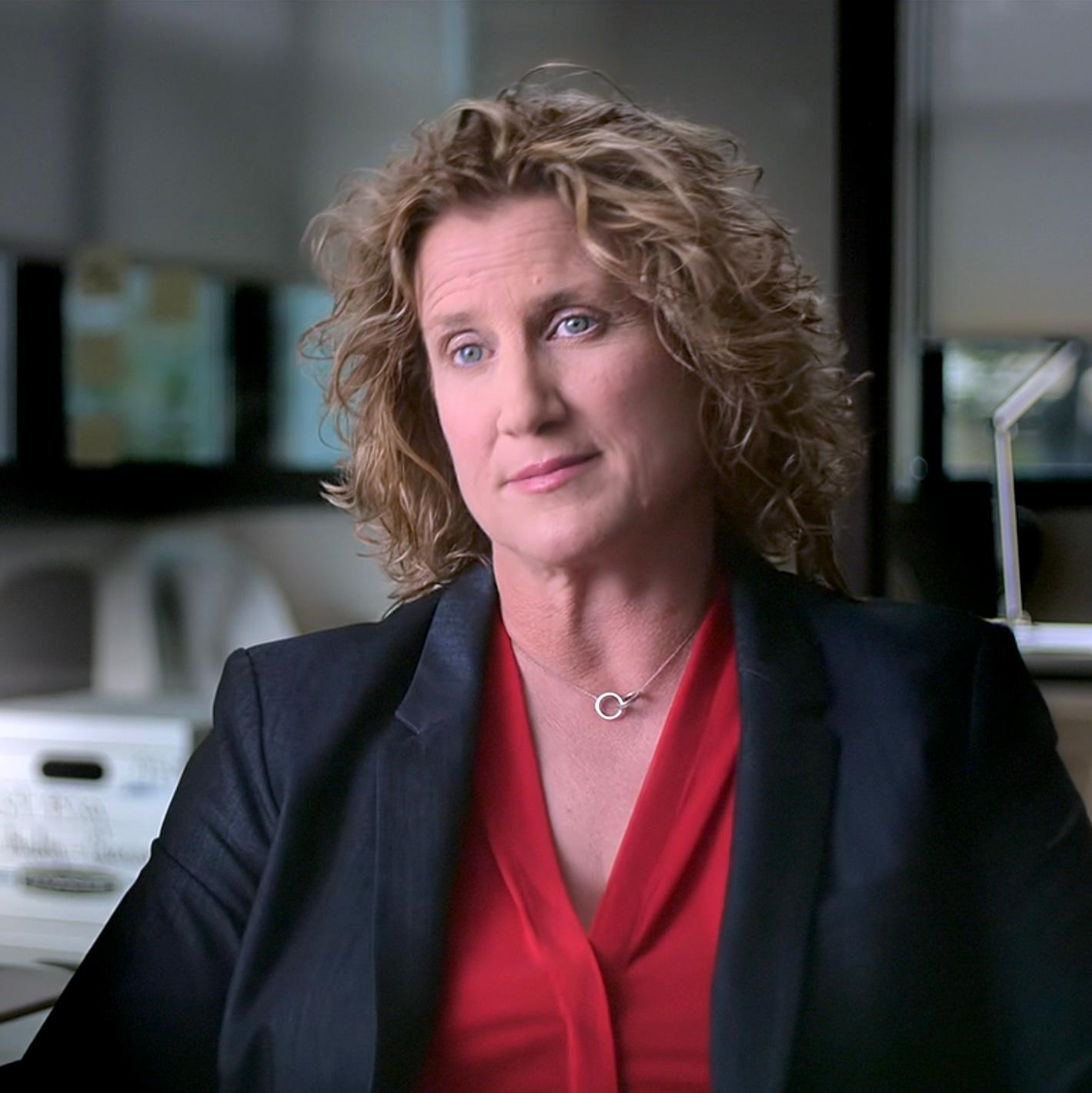 actor Erin Sheridan large photo