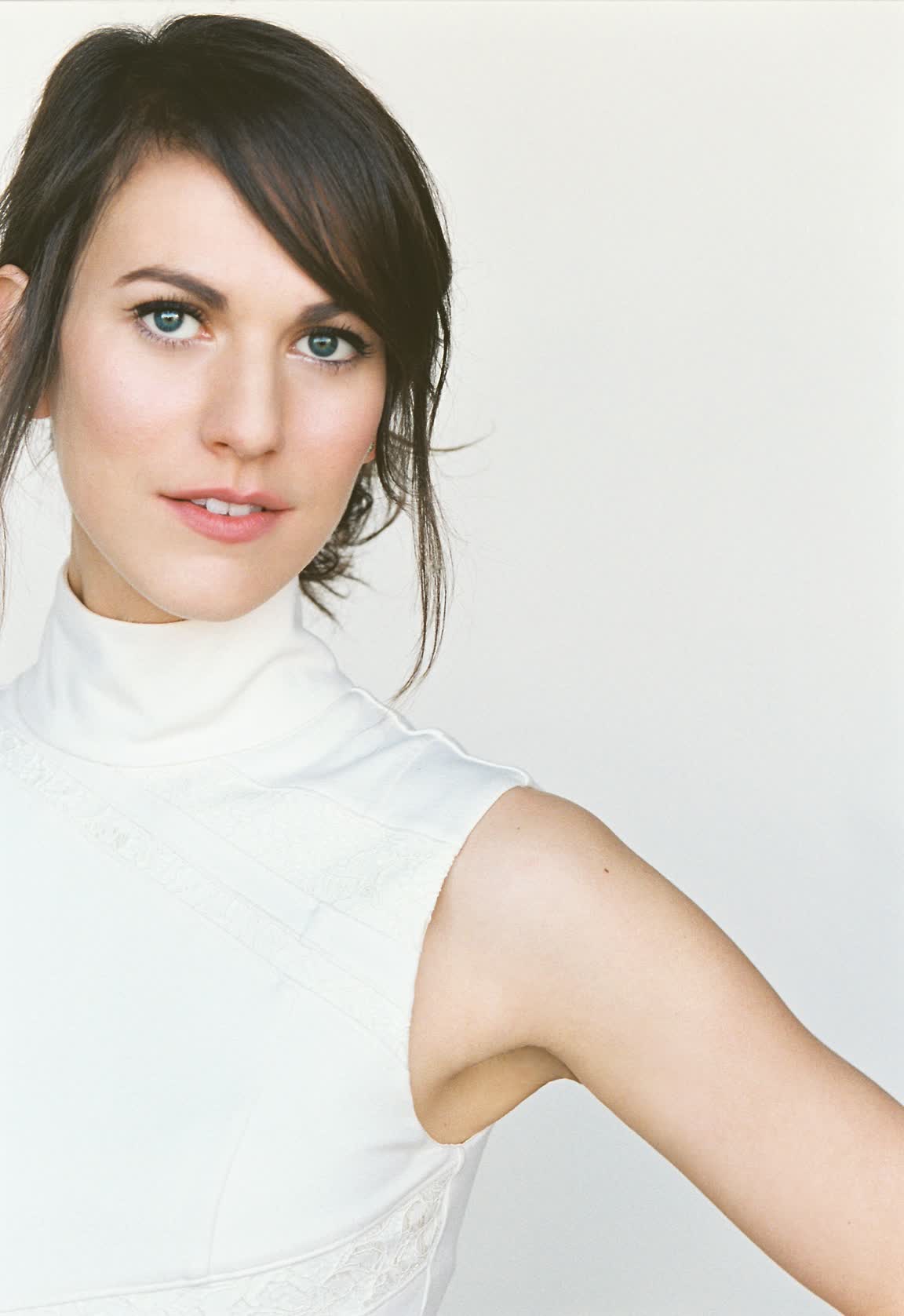 actor Lara Lihiya large photo