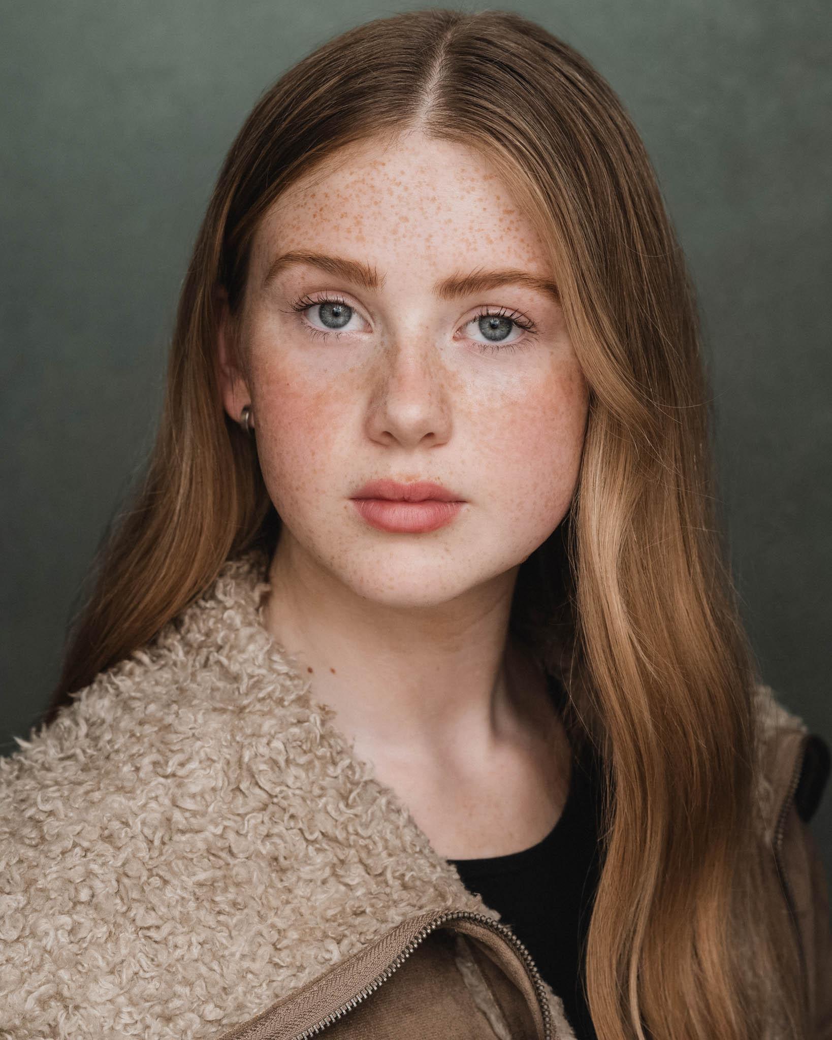 actor Arabella McMurray large photo