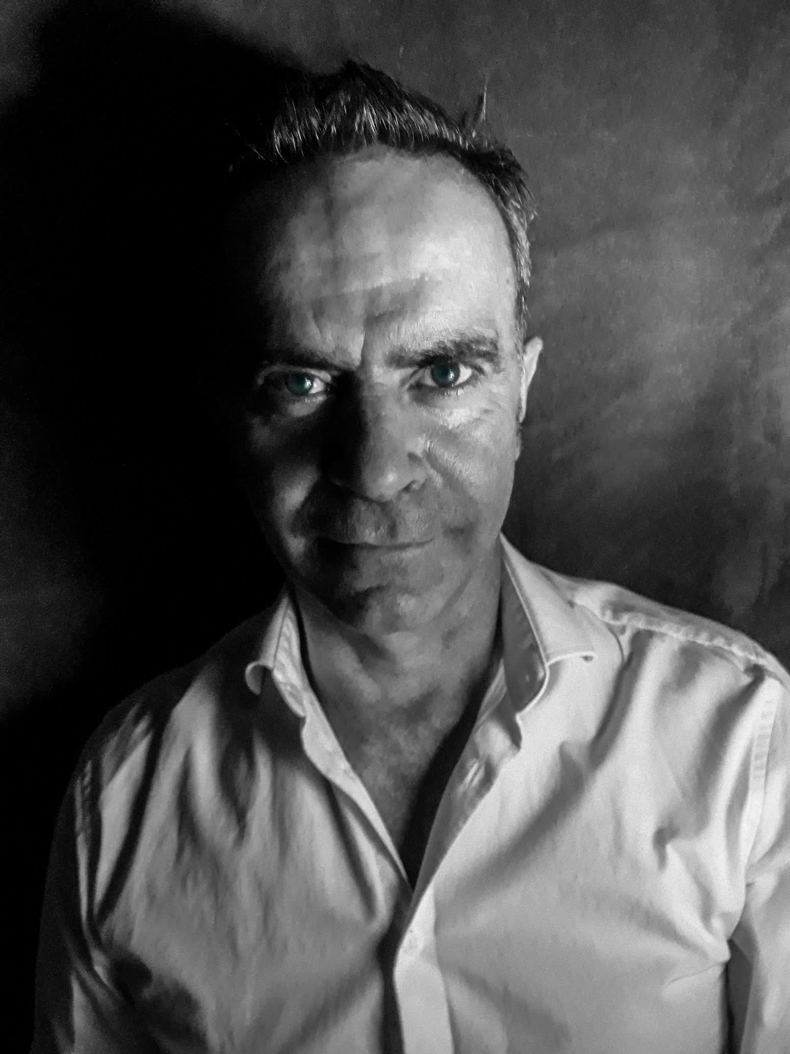 actor Vincent Andres large photo