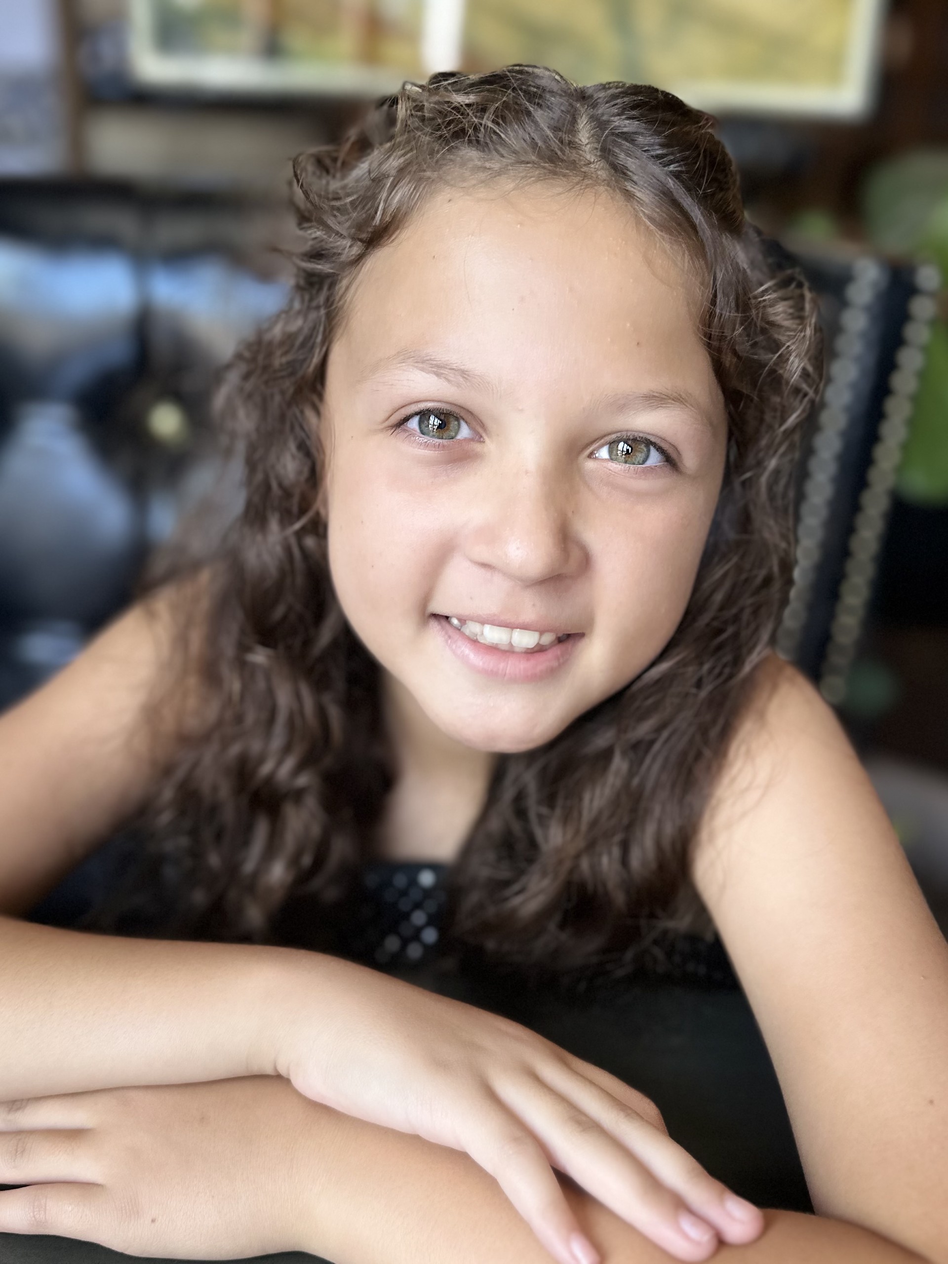 actor Vivian Escobar large photo