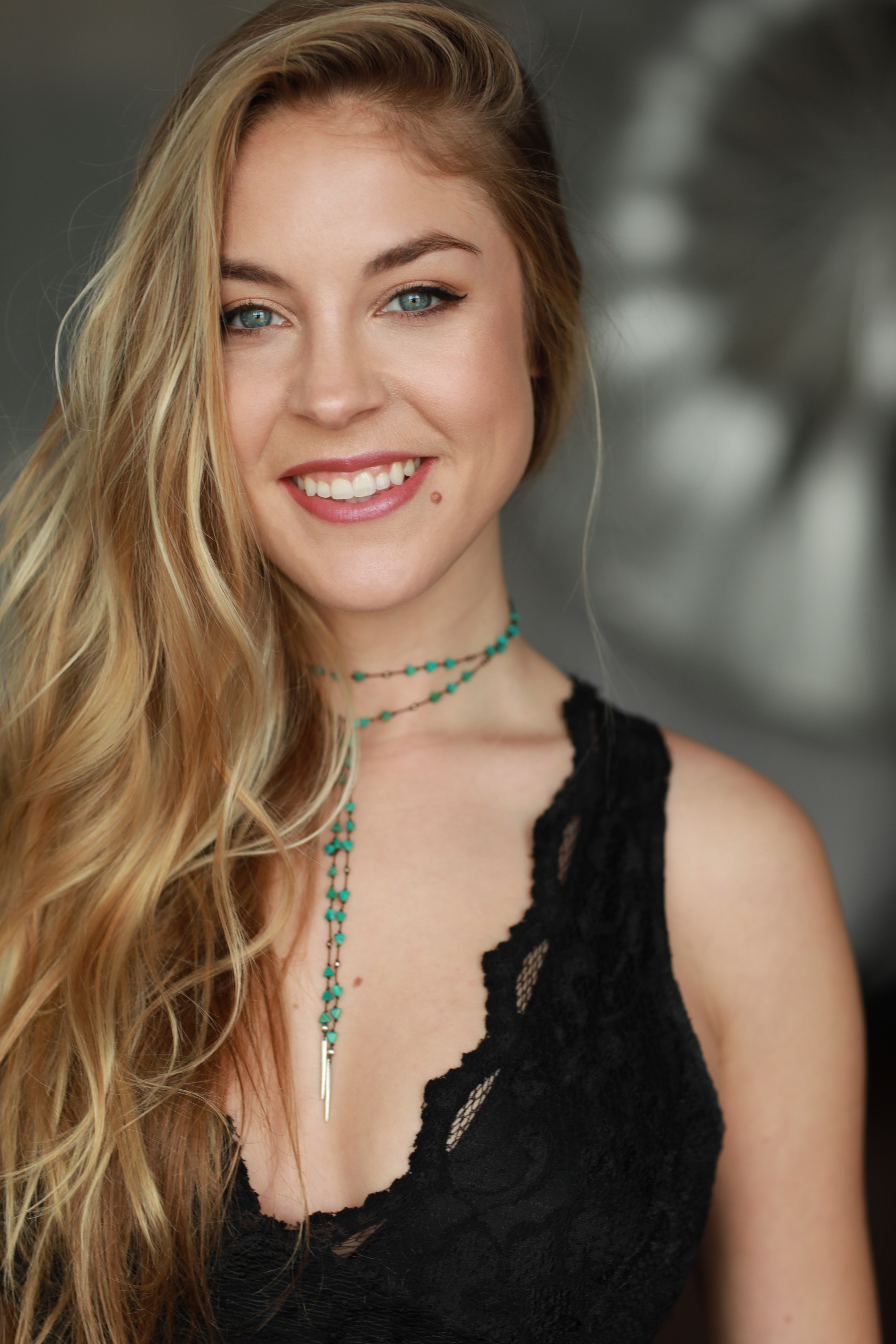 actor Brooke Burgstahler large photo