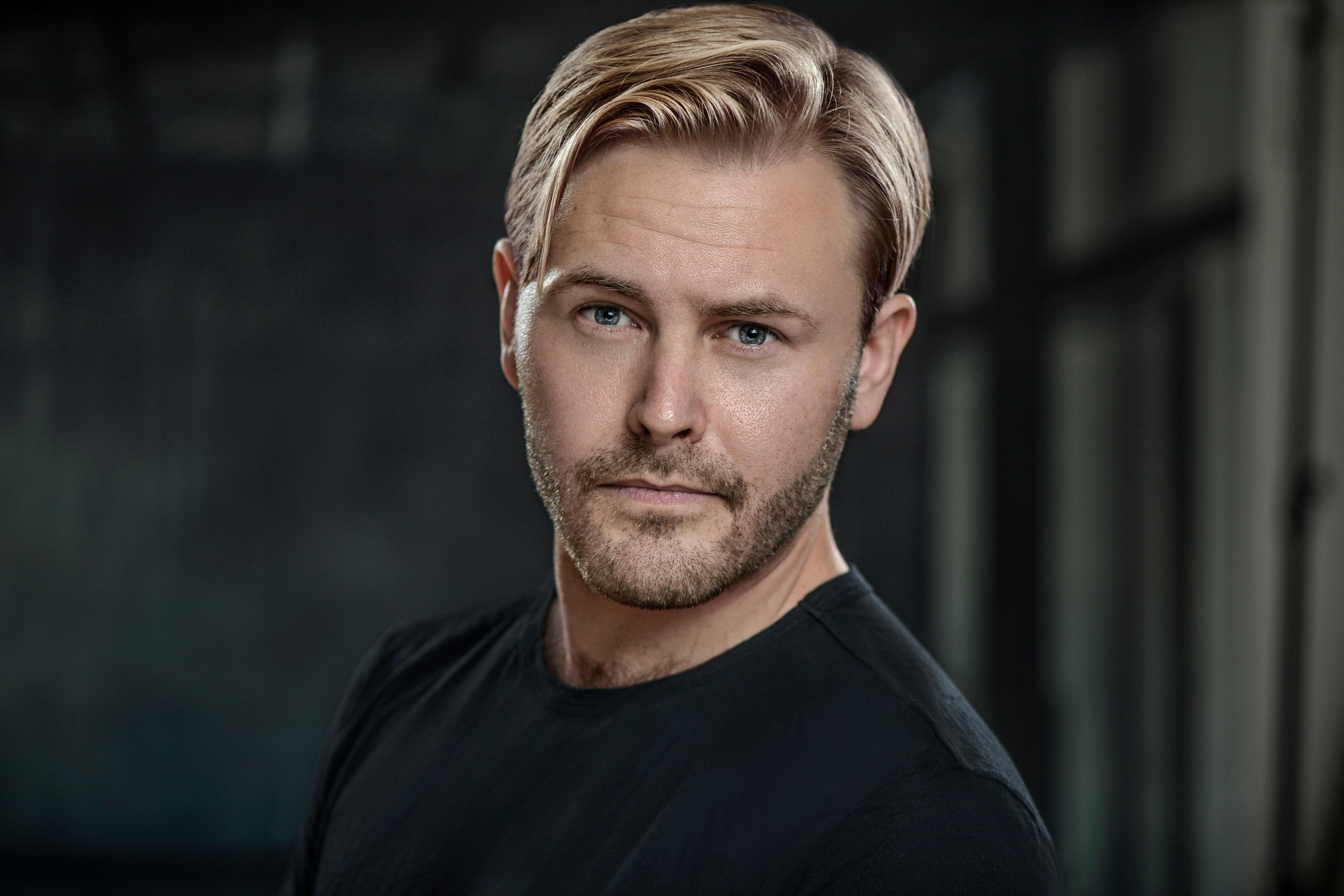 actor Alex Milner large photo