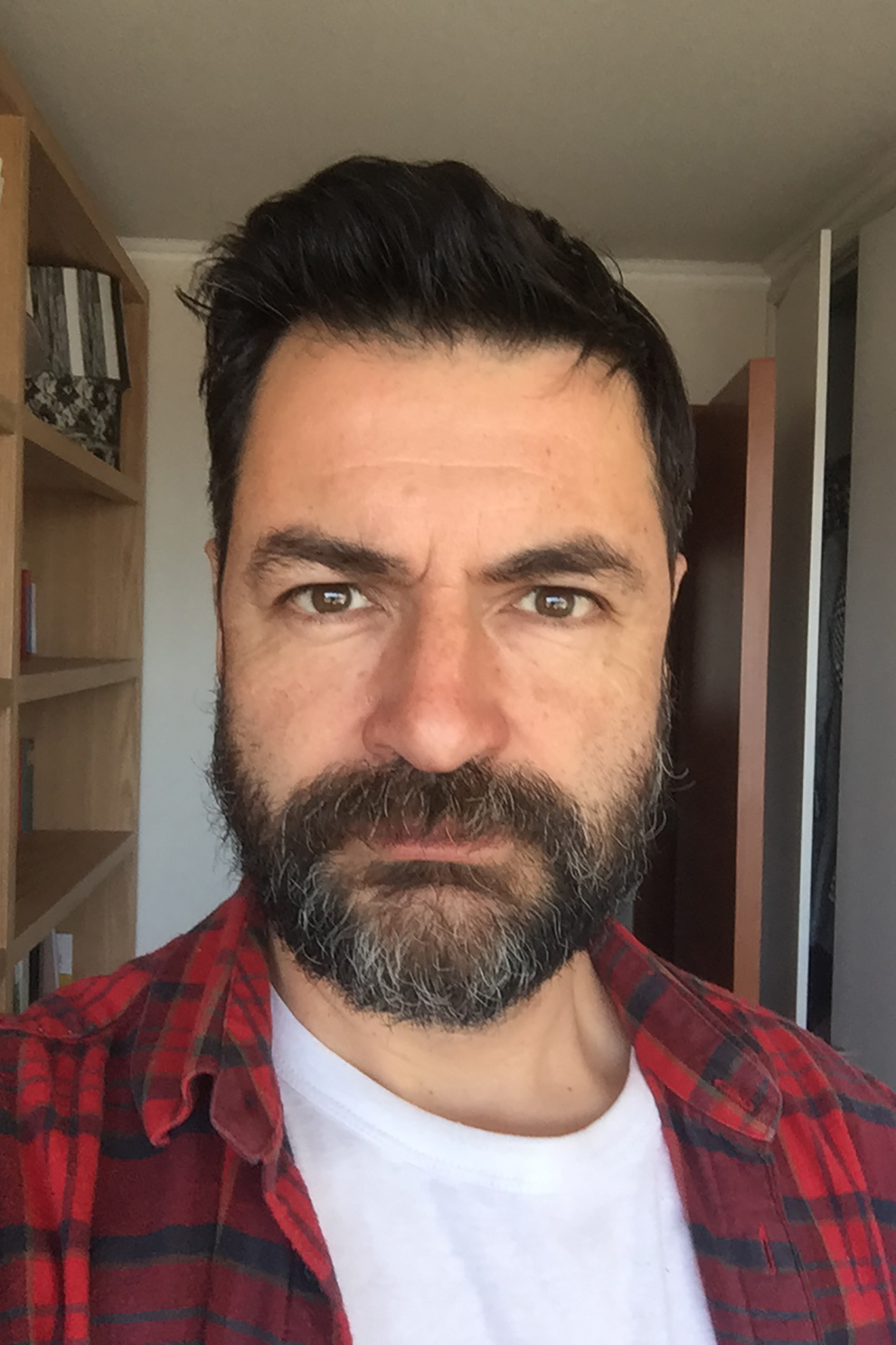 actor Víctor Montero large photo