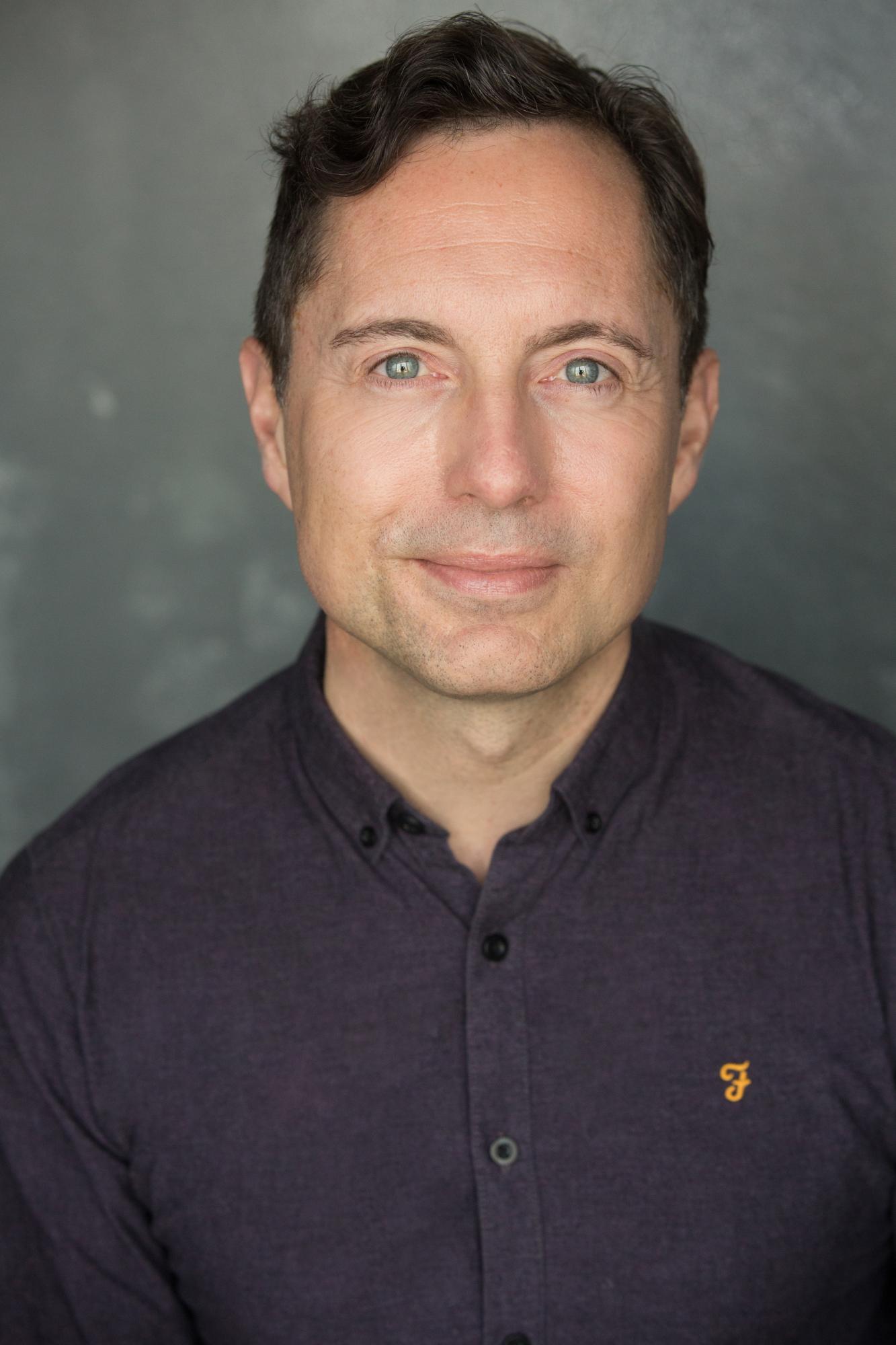 actor Paul Giddings large photo