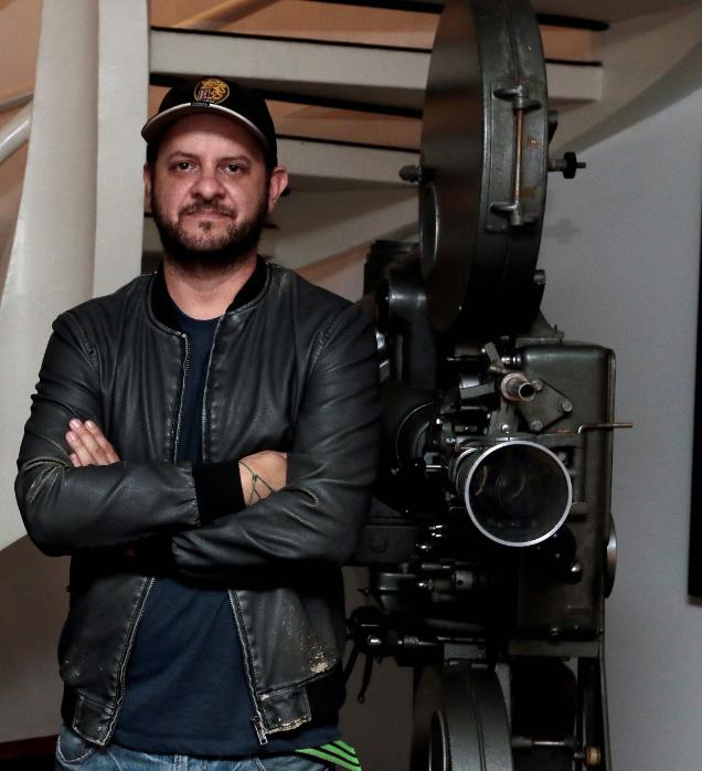 actor Luis Carlos Hueck large photo