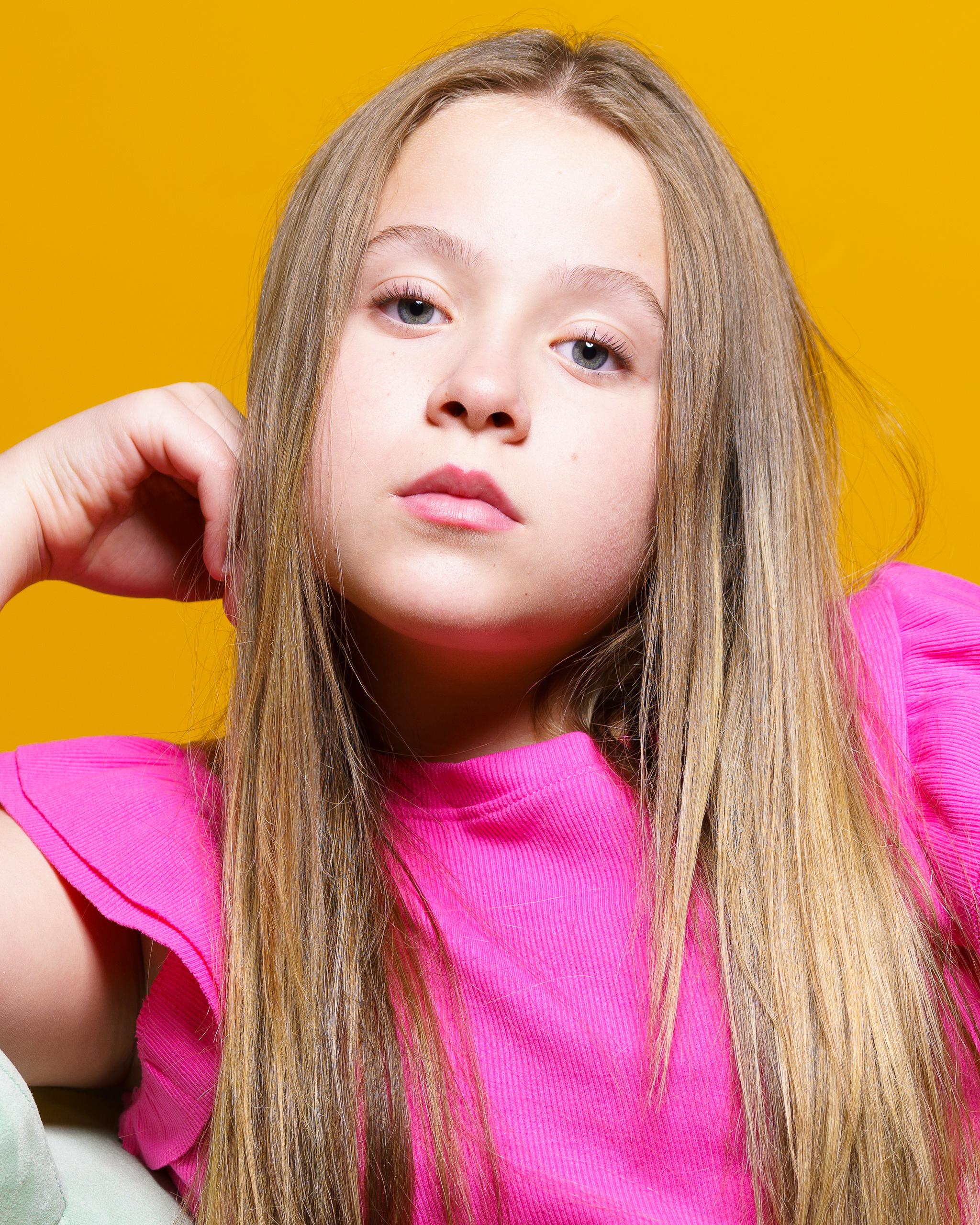 actor Sophia Battinus large photo