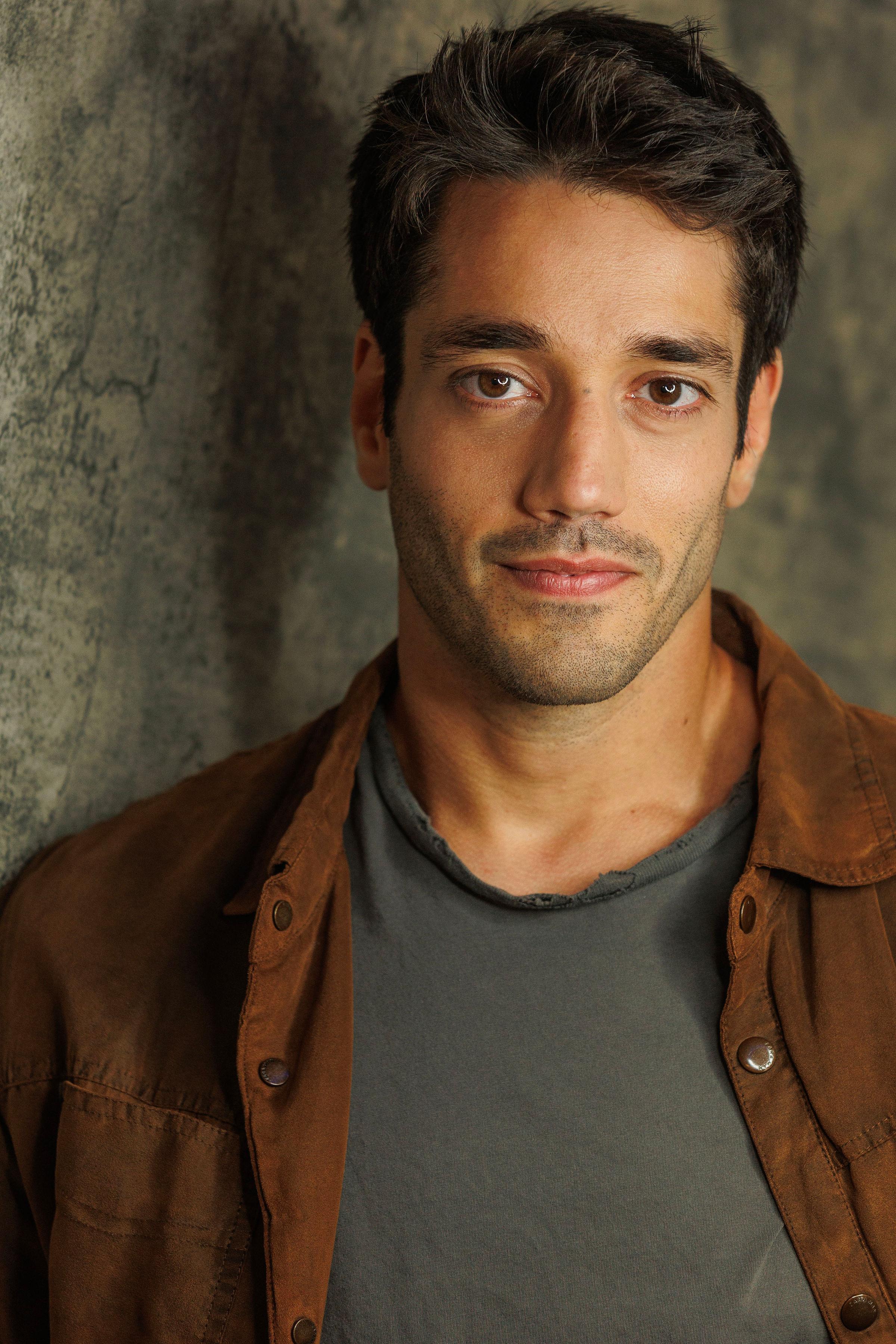 actor Gustavo Cintra large photo