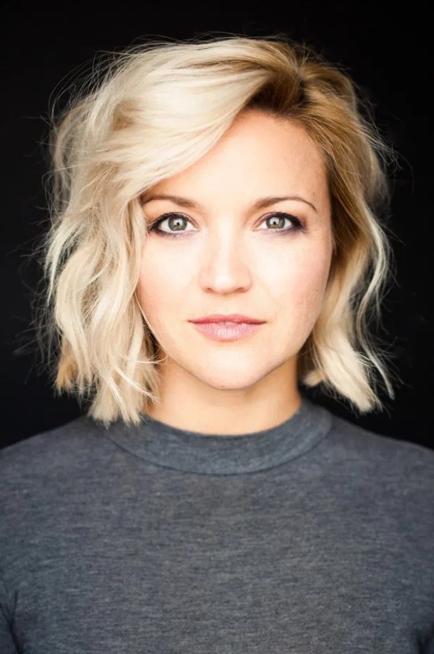 actor Julie Ringuette large photo