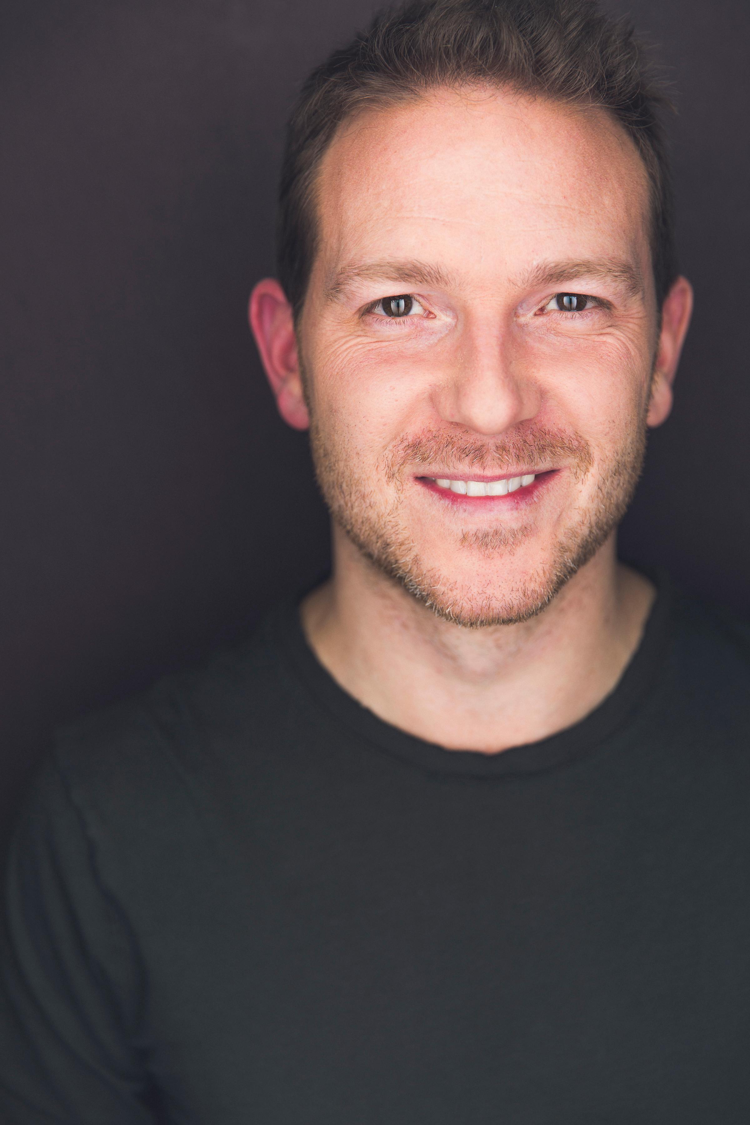 actor Ari Fliakos large photo