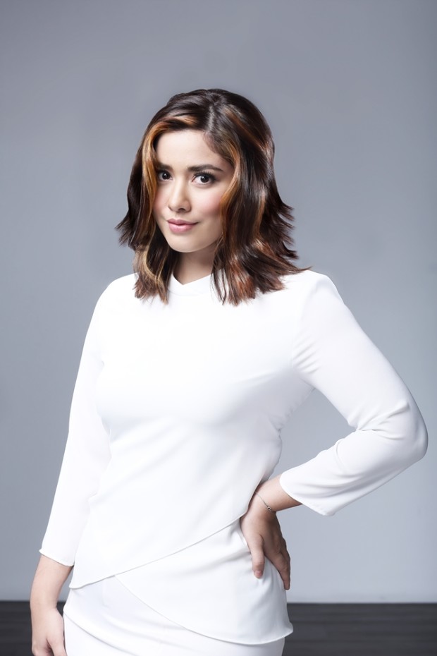 actor Lauren Young large photo