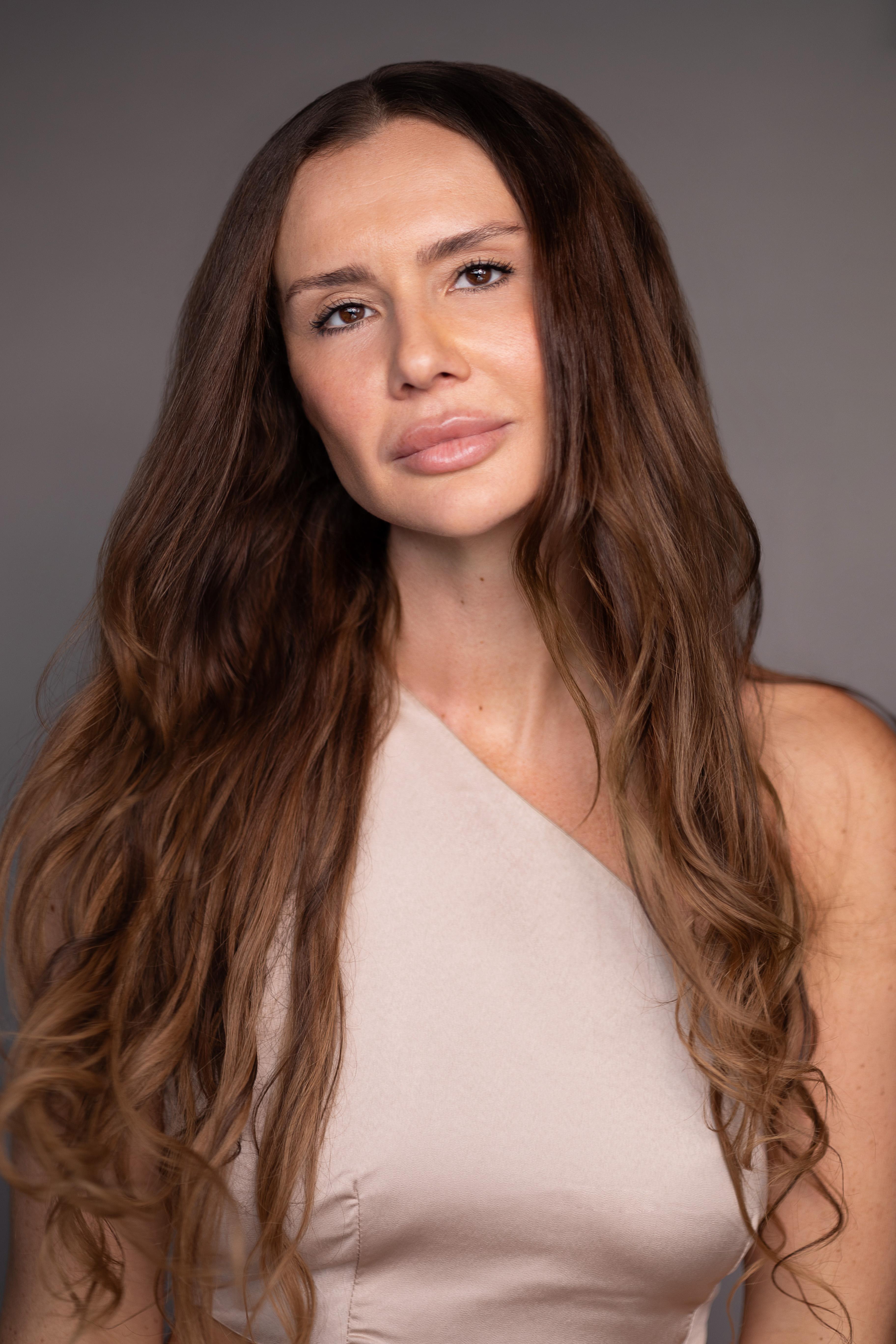 actor Anya Zova large photo