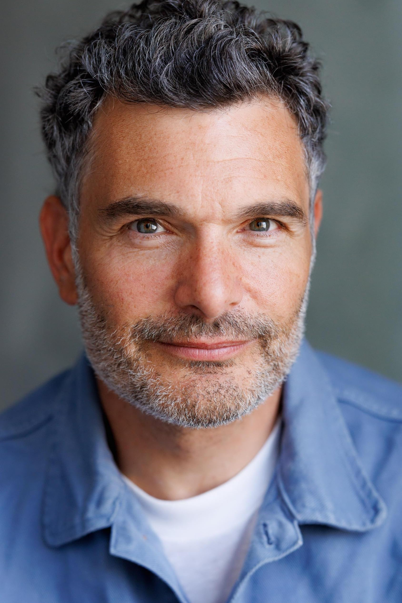 actor Russell Bentley large photo