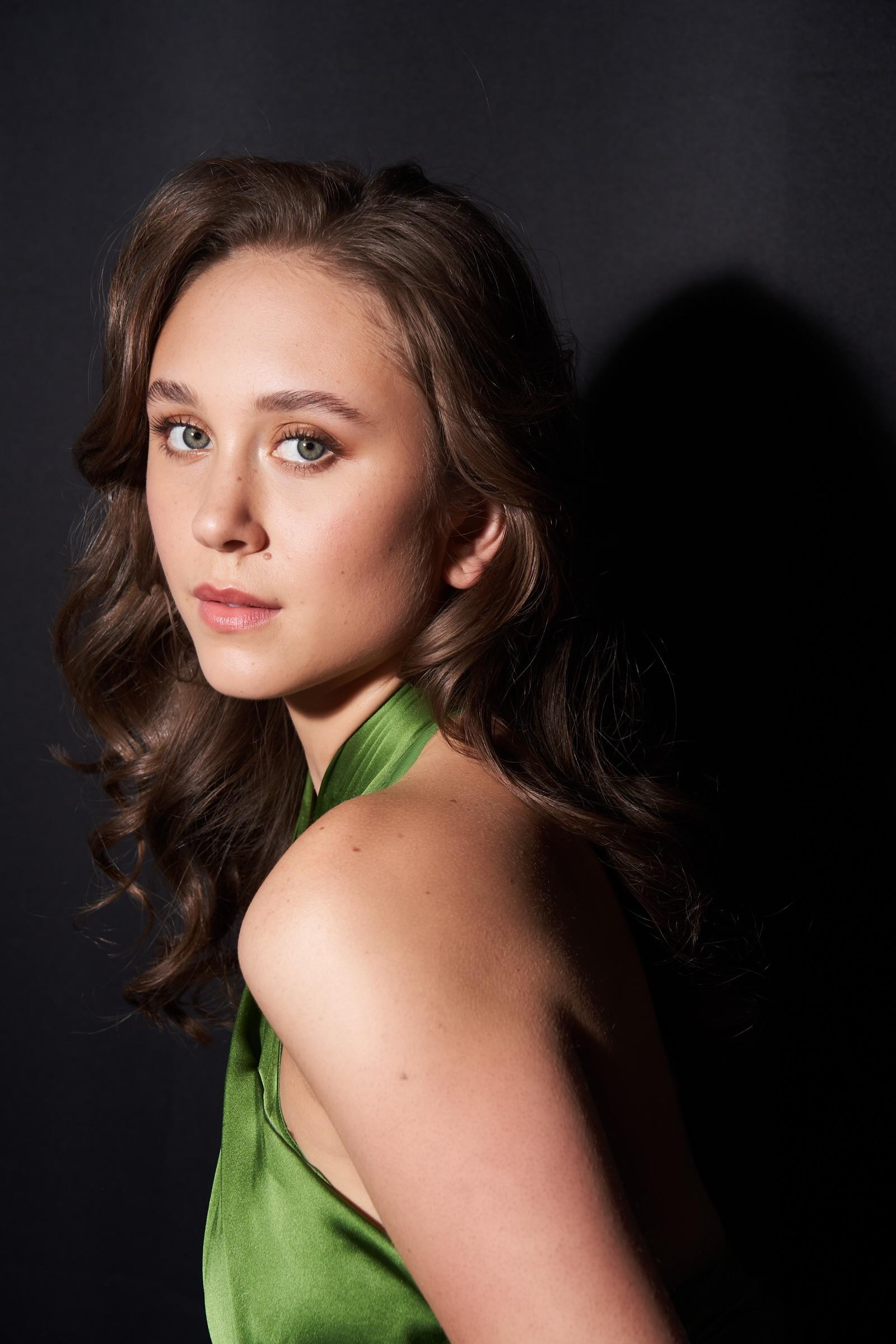 actor Emma Malouff large photo