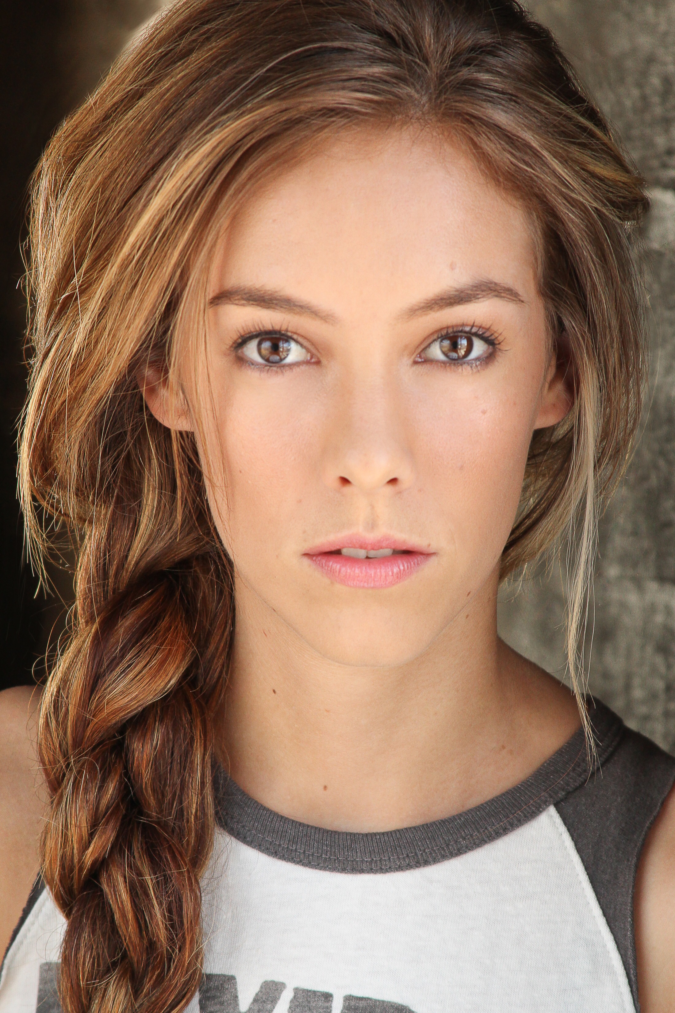 actor Jessica Banuelos large photo