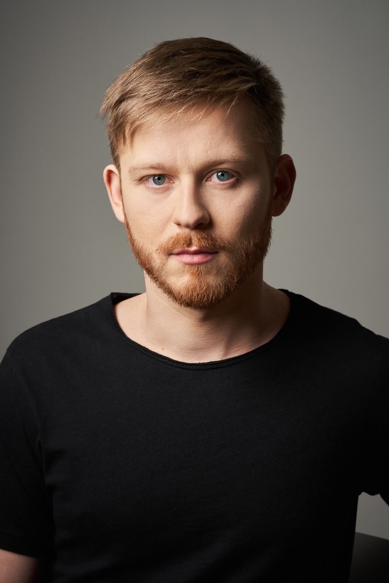 actor Simeoni Sundja large photo