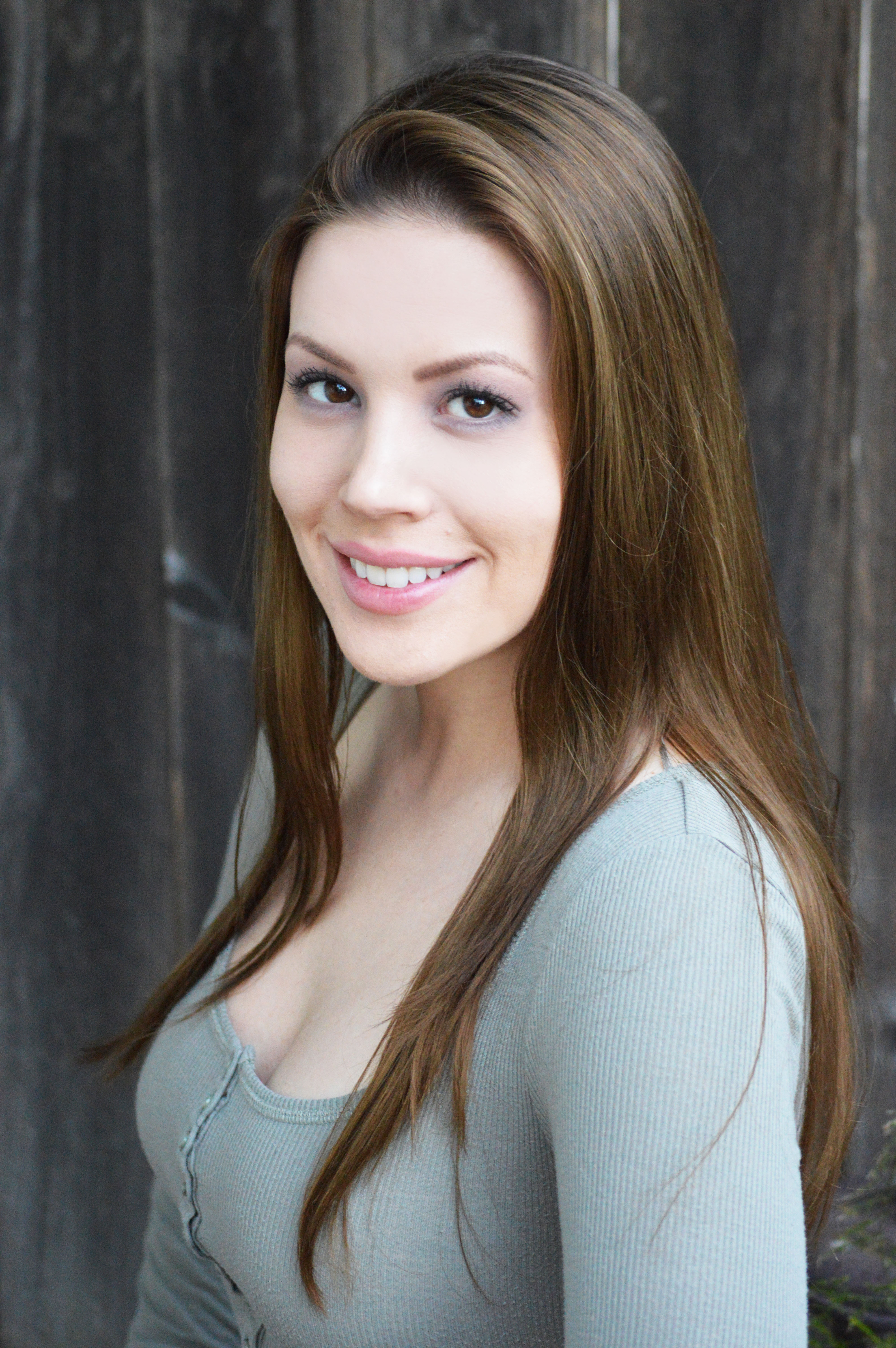 actor Hannah Race large photo