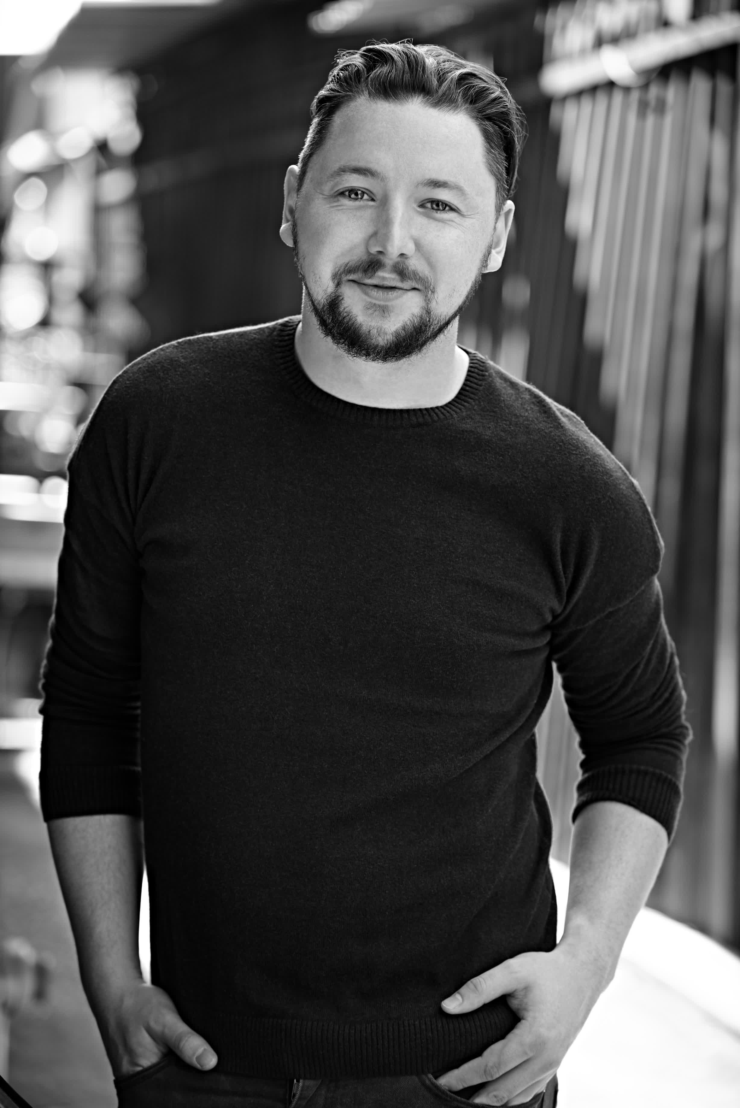 actor Tom Fox Davies large photo