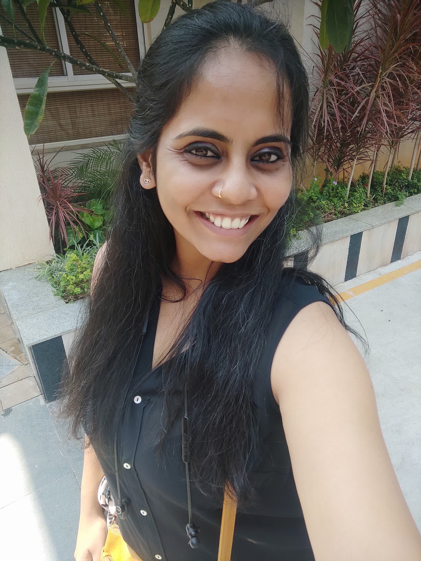 actor Vinithra Madhavan Menon large photo