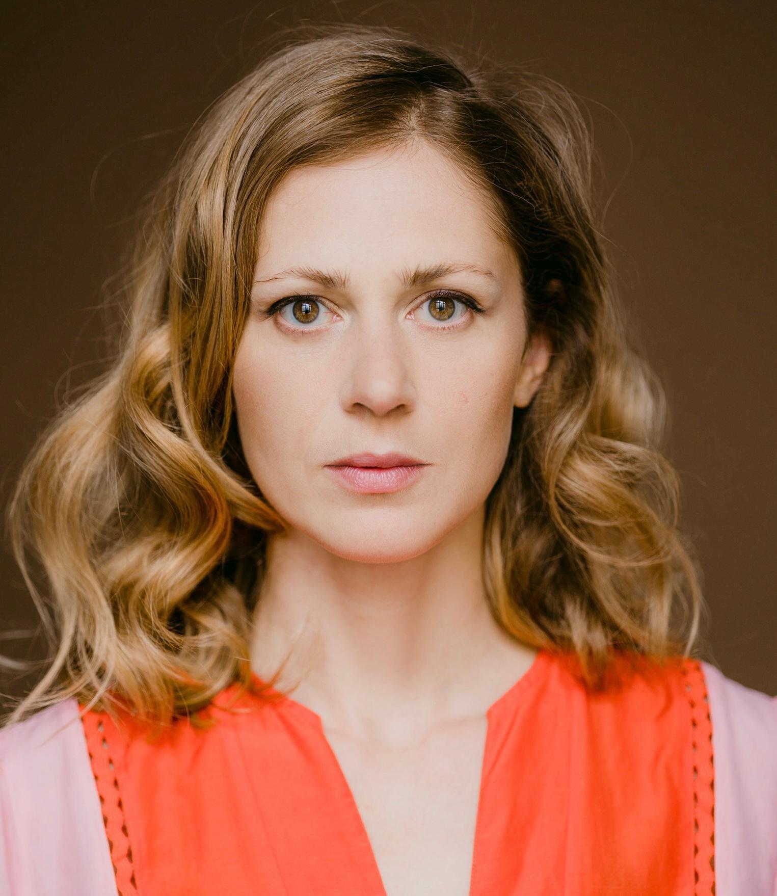 actor Katharina Schlothauer large photo