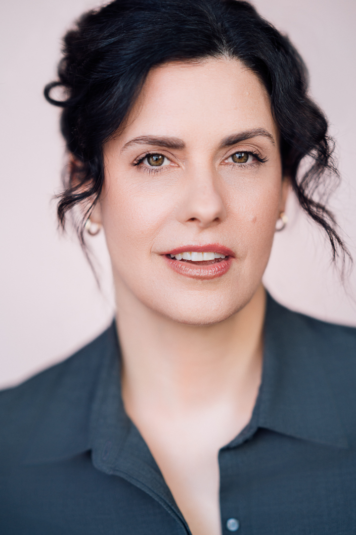 actor Victoria Floro large photo