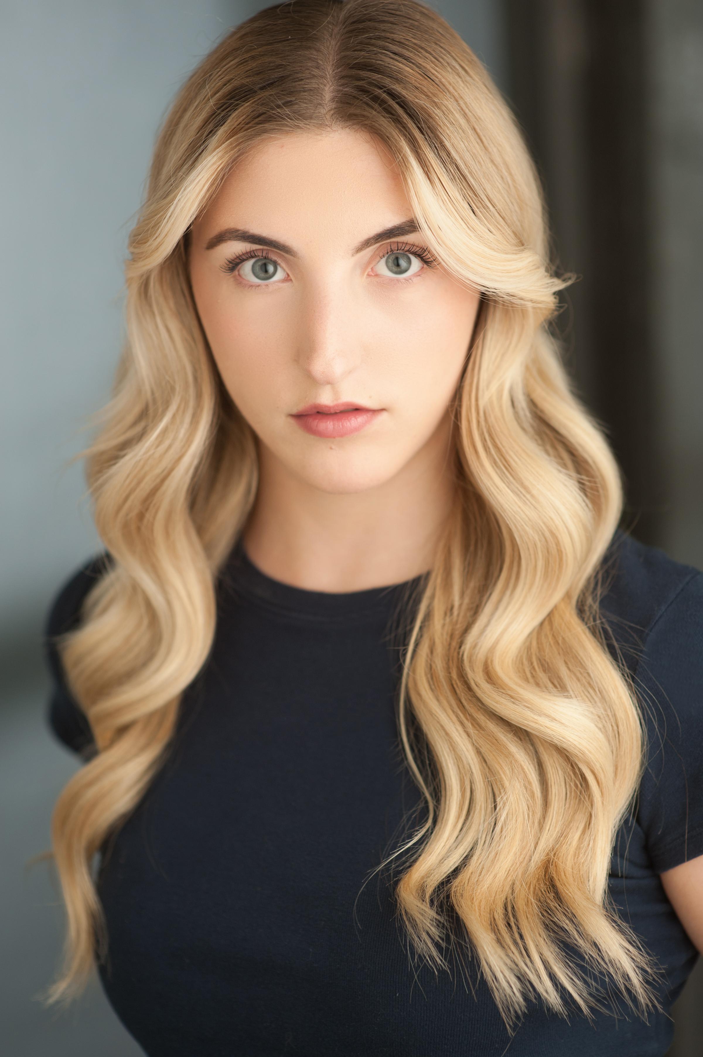 actor Mackenzie Smart large photo