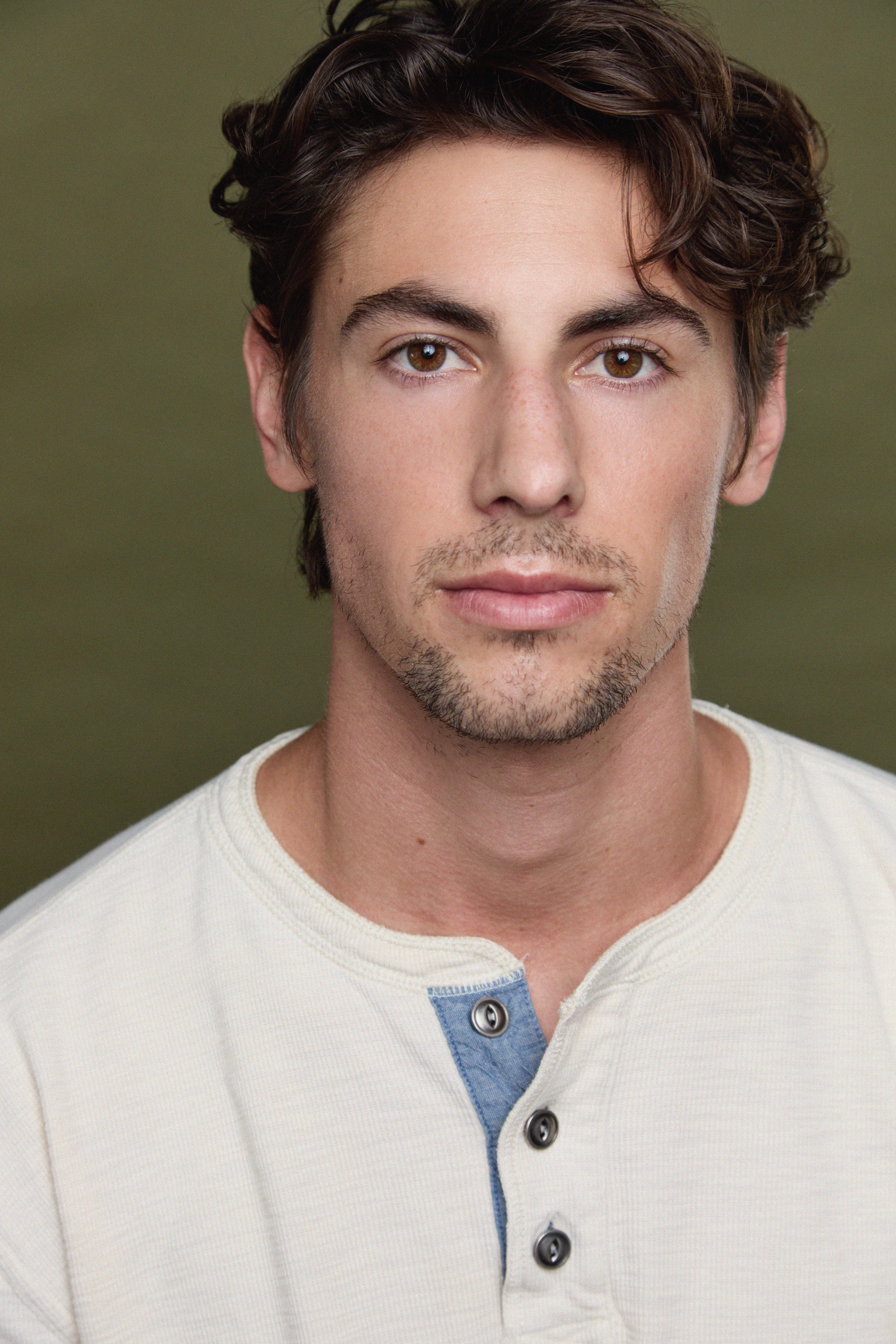 actor Evan Brown large photo