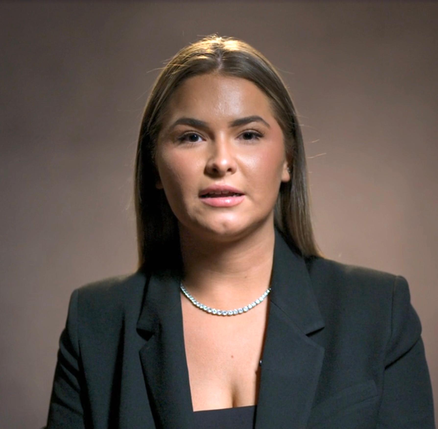 actor Savannah Brymer large photo