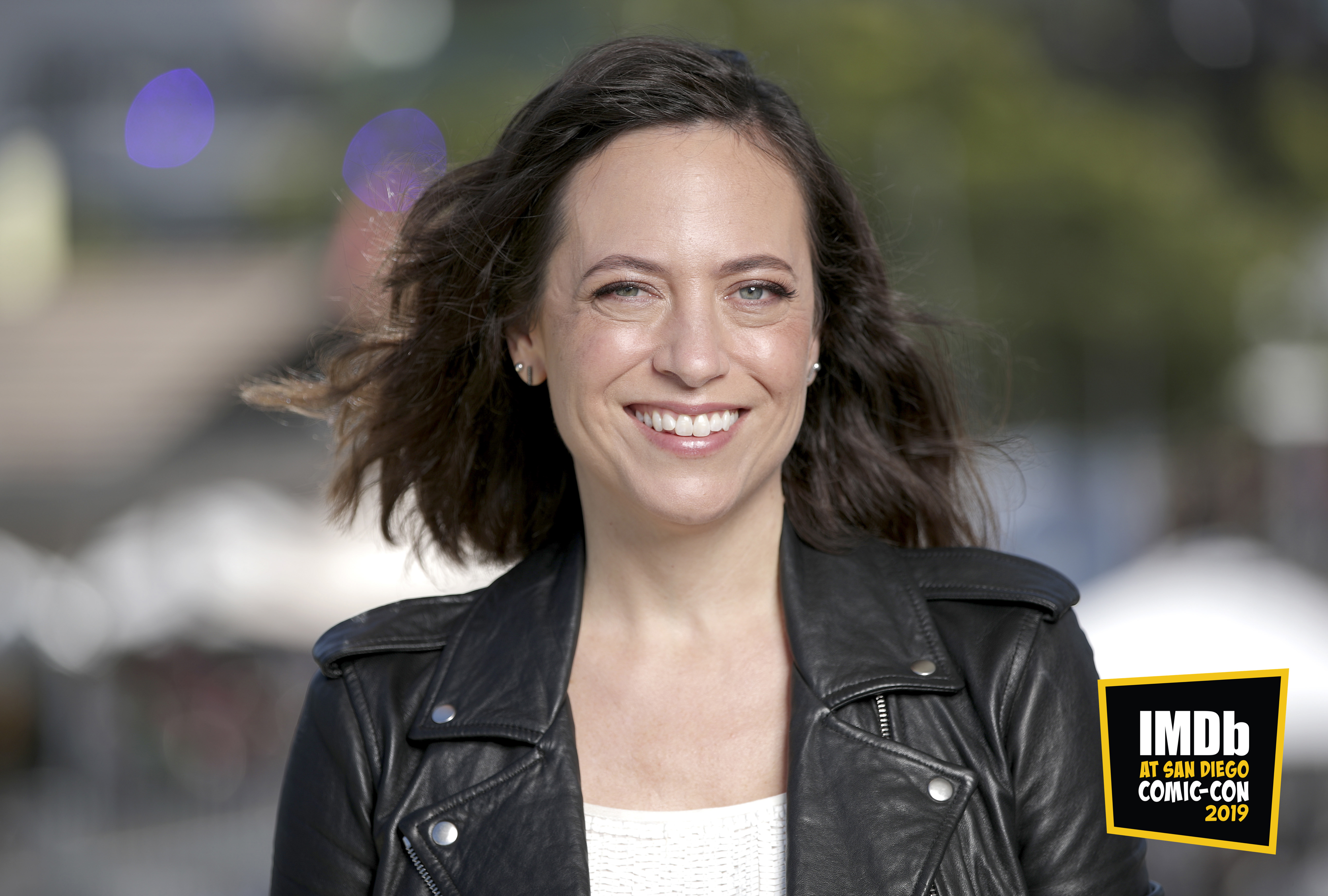 actor Lauren Schmidt Hissrich large photo