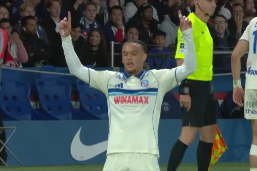 [Goal] Doue's misplaced pass! Moreira seizes the chance with a delicate far-post finish