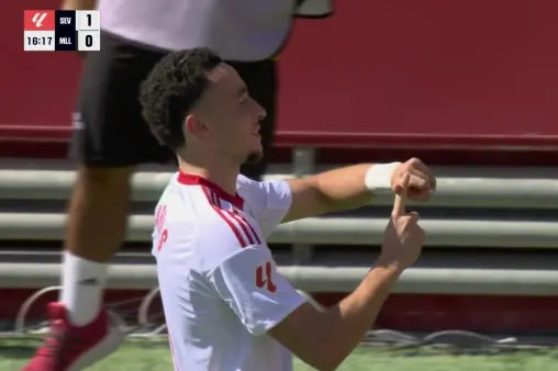 [Goal] Break the deadlock! Angel's nutmeg and cross, Vargas scores from close range