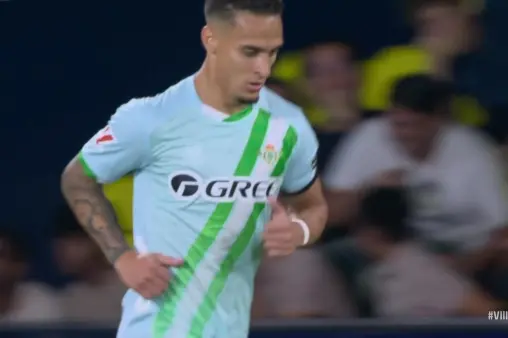 [Goal] Yuan Shen shines! Anthony scores with a first-time curler unmarked