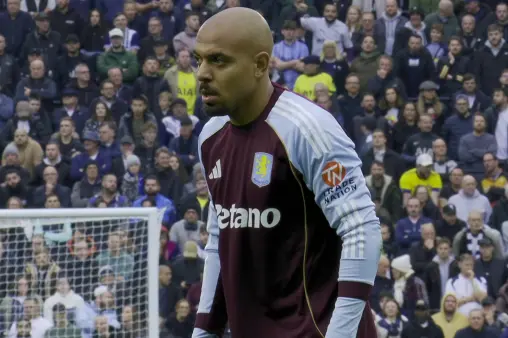 [Highlights] Quick feet! McGinn's brilliant through ball, Watkins controls and shoots, hits the woodwork