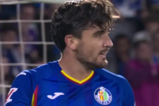 [Highlights] A stunning scissors kick! Alan巴里's outside-the-foot flick at the door goes wide of the frame