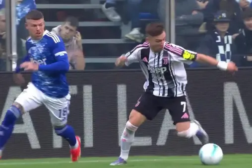 [Highlights] Little Konsa cuts inside and fires a long shot wide of the goal