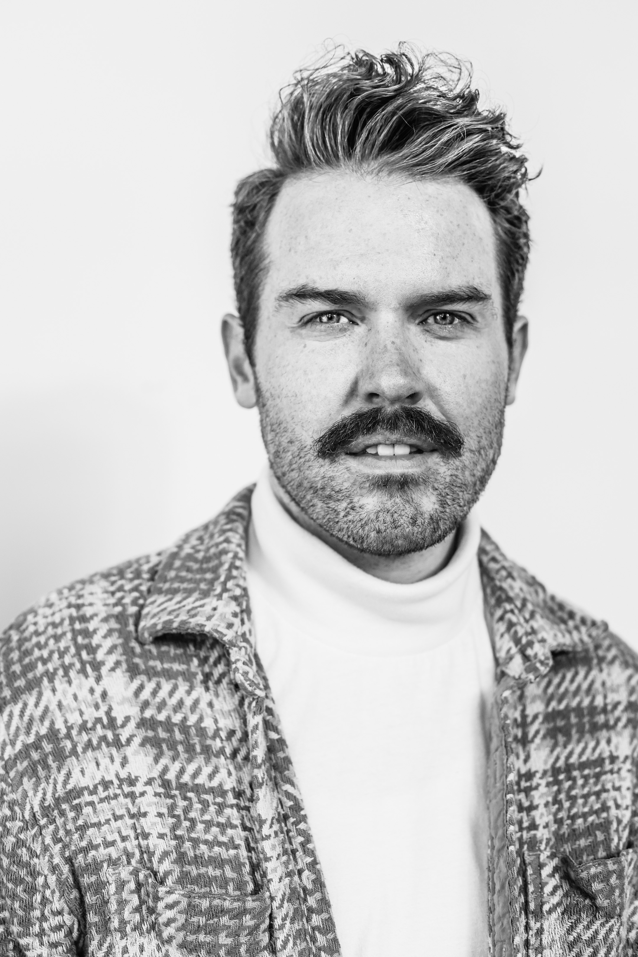 actor Brian MacDougall large photo