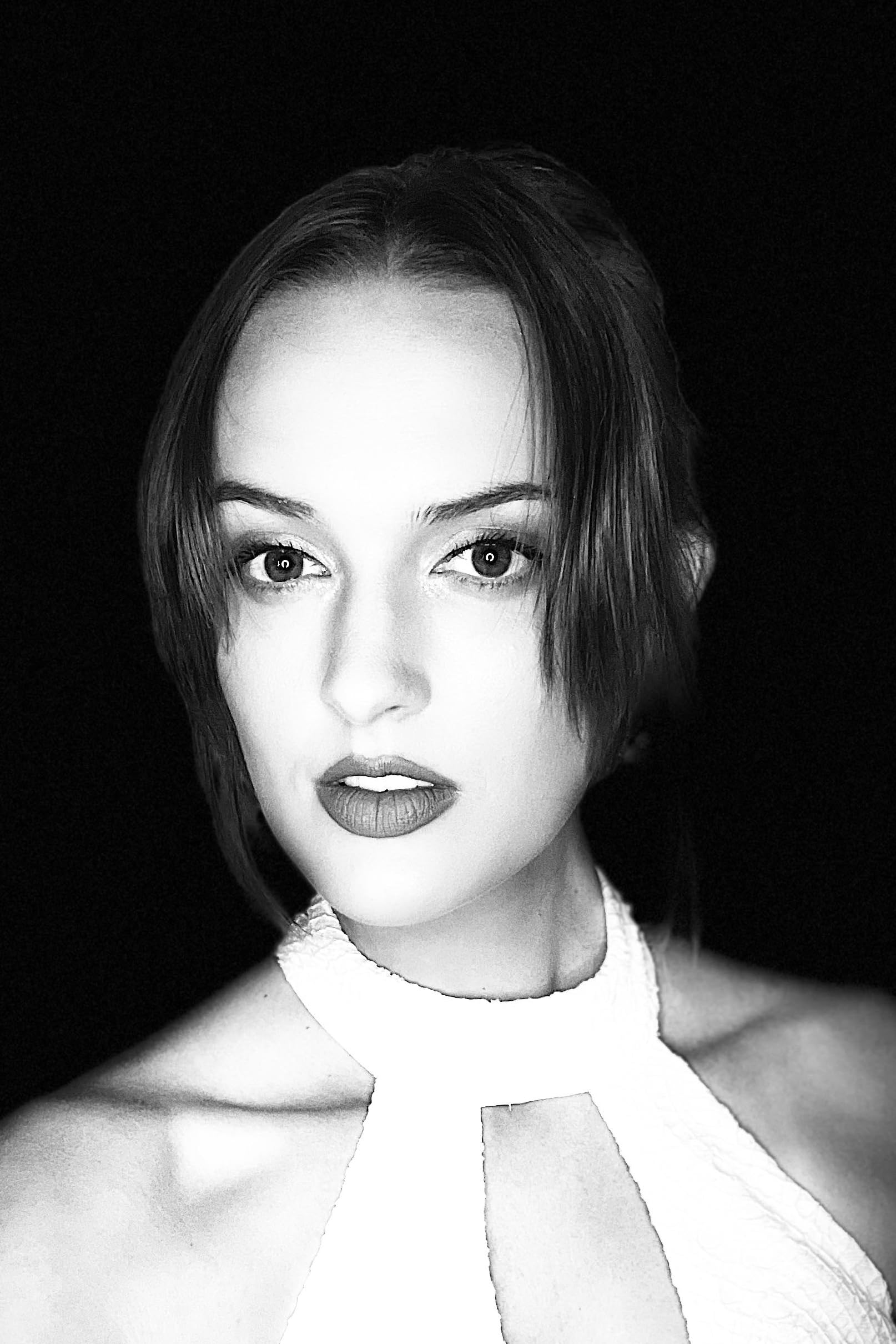 actor Kailea Martin large photo