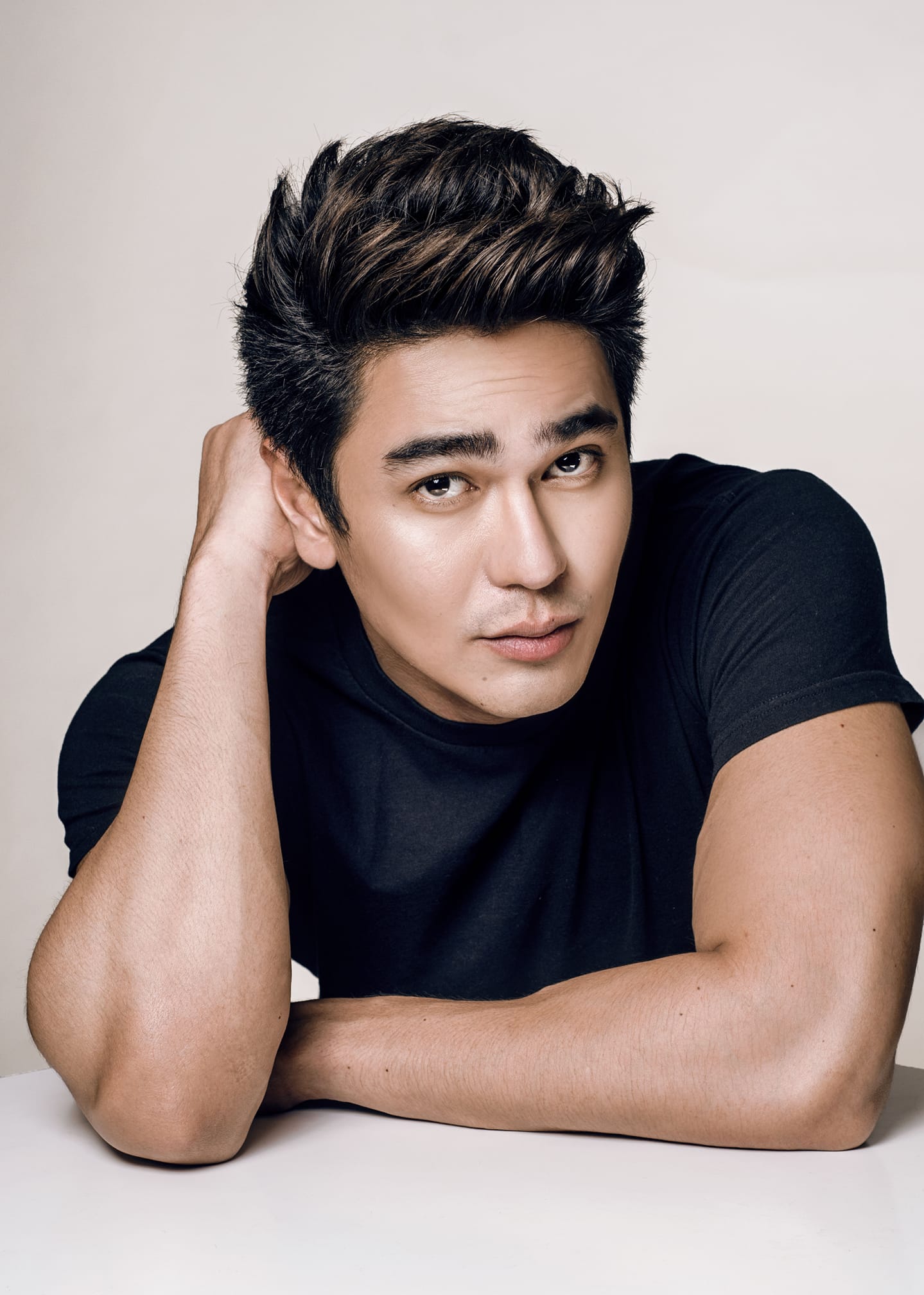 actor Luke Conde large photo