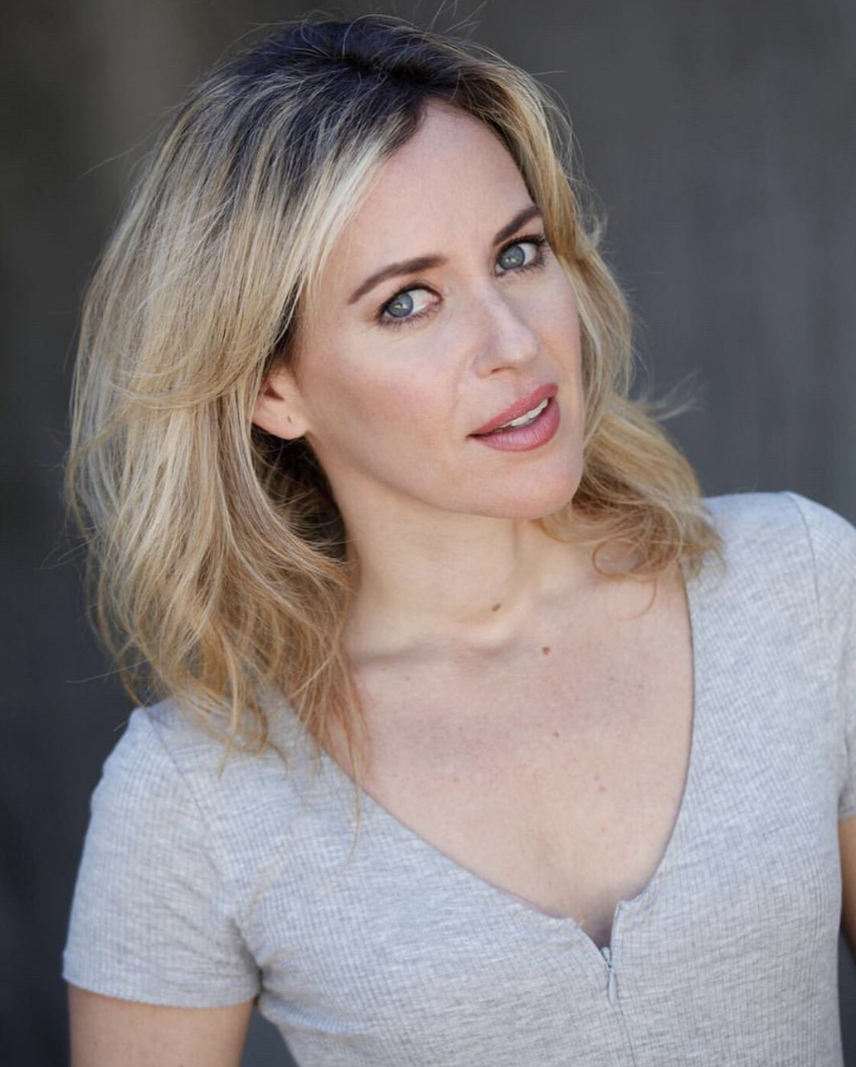 actor Paula Serrano large photo