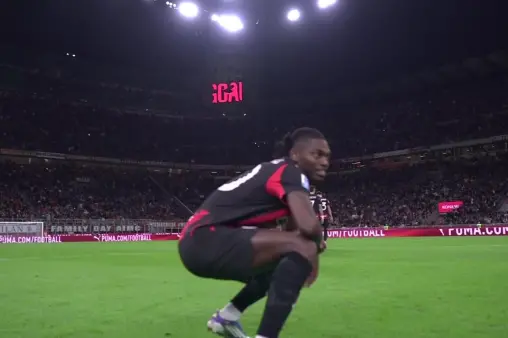 [Goal] Continuing hot form! Leao cuts inside from the left and scores with a low drive