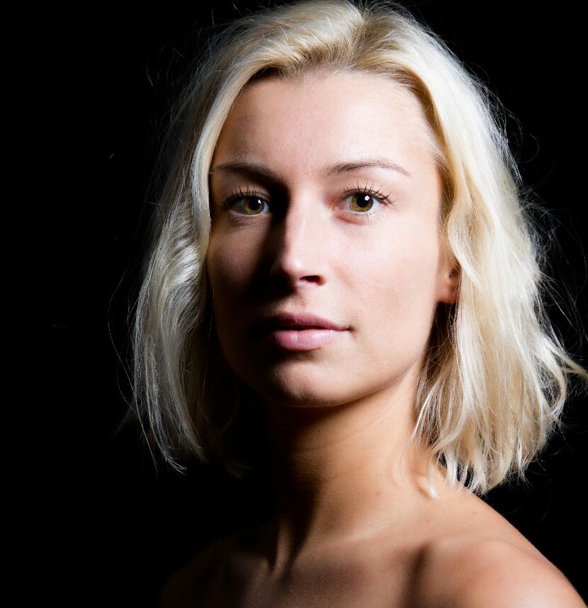 actor Anouk van Egmond large photo