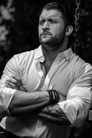 actor Kevin Kesar large photo