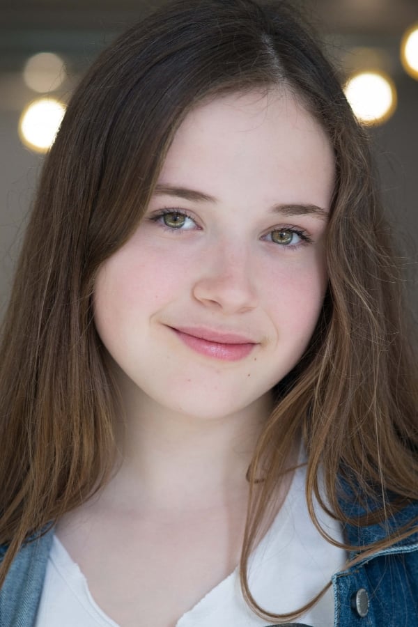 actor Emi Chicoine large photo