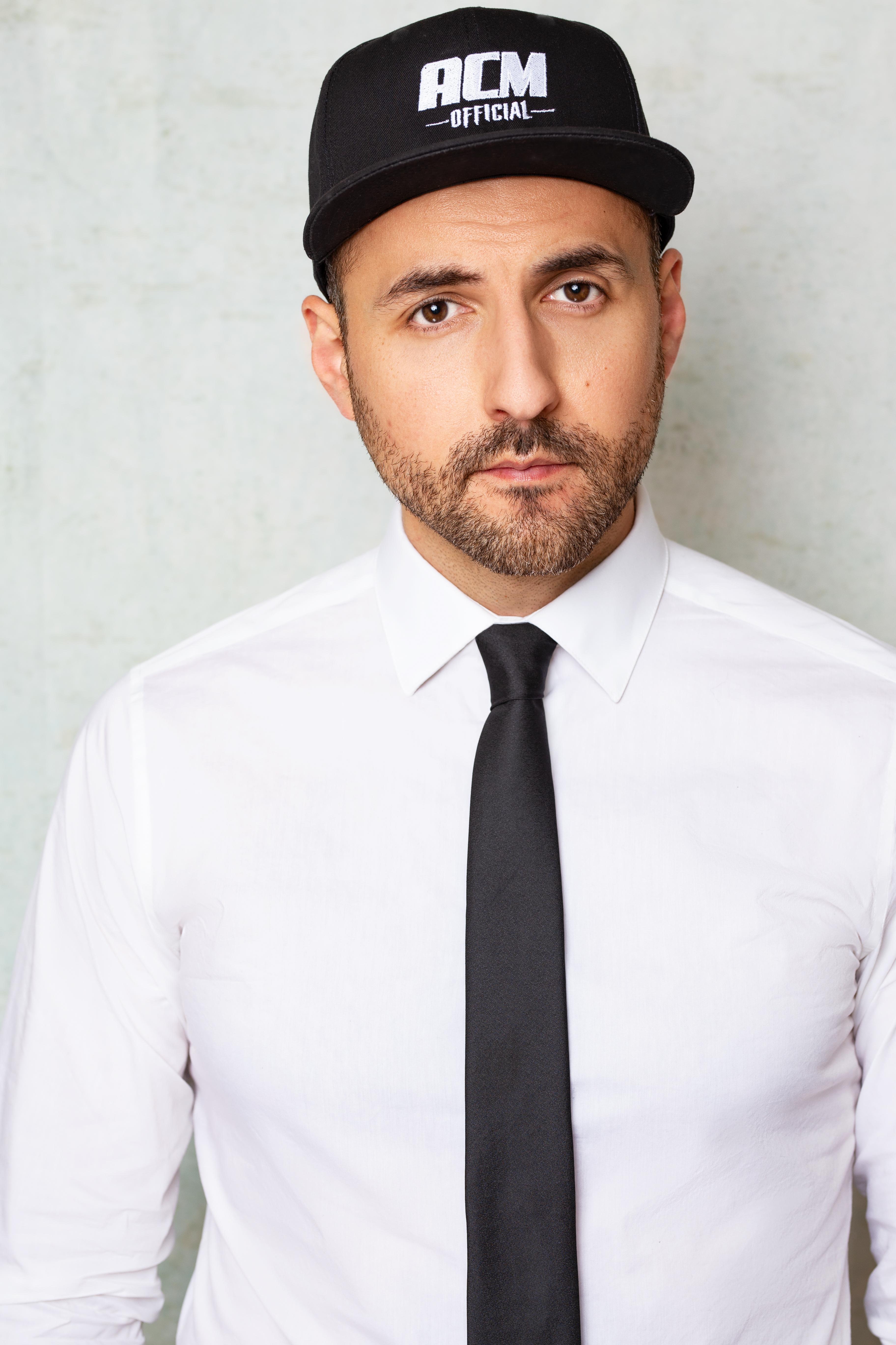 actor Alex Magaña large photo